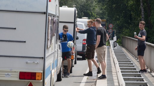 Stau auf dem Weg nach Scheeßel zum Hurricane-Festival