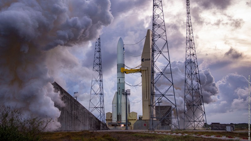 Eine Ariane-Rakete kurz vor dem Start auf dem Weltraumbahnhof Kourou