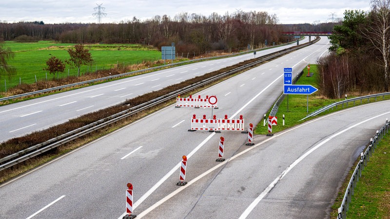 Die A27 ist für den Verkehr gesperrt. 