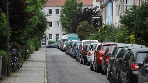 Parkende Fahrzeuge in der Bremer Neustadt.