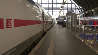 Eine Regionalbahn im Bremer Hauptbahnhof