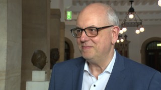 Bremens Bürgermeister, Andreas Bovenschulte, lächelt leicht.