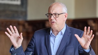 Bovenschulte hält eine Rede.