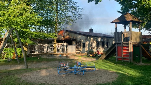 Brand und Rauch in Biergarten und Vereinsheim in Bremen-Habenhausen