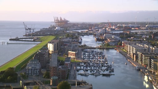 Zu sehen ist ein Teil der Stadt Bremerhaven aus der Vogelperspektive.