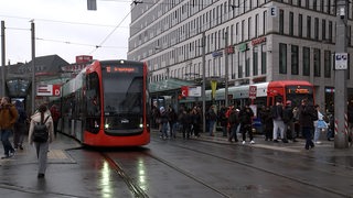 Eine Bahn der BSAG steht am Bremer Hauptbahnhof