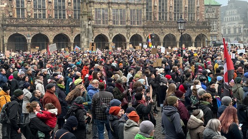 Demonstration gegen die AfD und Merz in Bremen