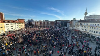 Demo gegen rechts auf dem Theodor-Heuss-Platz in Bremerhaven