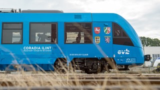 Erster Wasserstoff-Brennstoffzellenzug vorgestellt