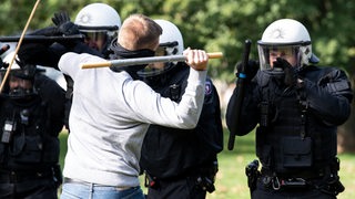 Gestellter Angriff auf Polizisten