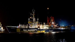 Das Schiff "Humanity 1" liegt im Hafen von Catania.