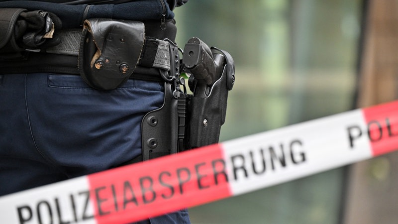 Die Dienstwaffe eines Bundespolizisten im Holster