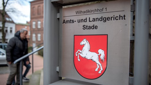 Schild von Amts- und Landgericht Stade