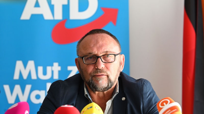 Frank Magnitz bei einer Pressekonferenz der Bremer AfD (Archivbild).