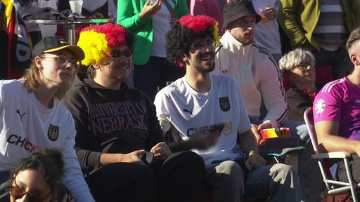 Deutschlandsfans beim Public Viewing während eines Spiels der Europameisterschaft