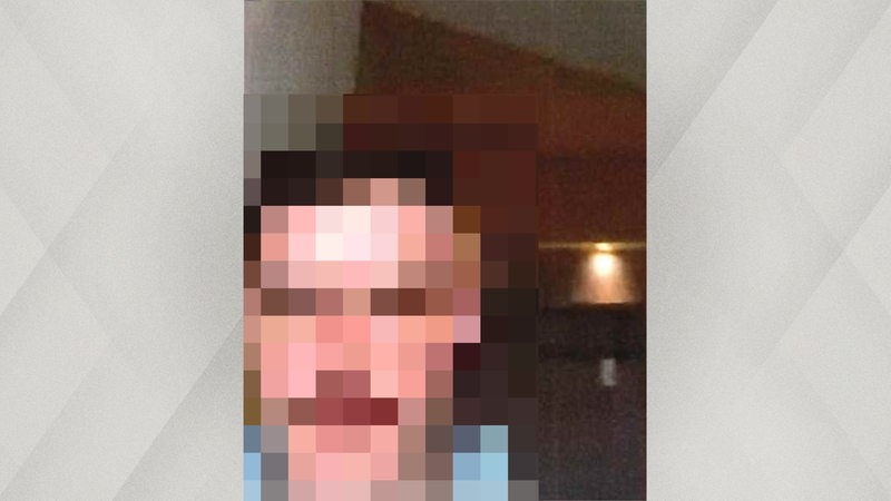 Gepixeltes Bild eines jungen Mannes, nach dem gefahndet wird