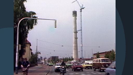 Es ist der Fernmeldeturm in seiner Bauphase in Walle zu sehen.