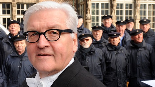 Frank-Walter Steinmeier vor dem Bremer Rathaus