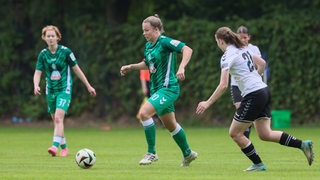 Christin Meyer beim Dribbling in einem Testspiel.