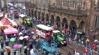 Der Freimarktsumzug beim Bremer Marktplatz aus der Vogelperspektive.