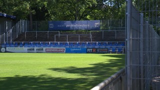 Zu sehen ist eine Tribüne am Panzenberg