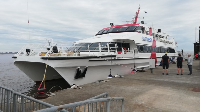 MS Nordlicht liegt im Hafen in Bremerhaven