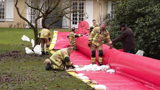 Die Feuerwehr trifft Vorkehrungen zur Hochwasserprävention. 