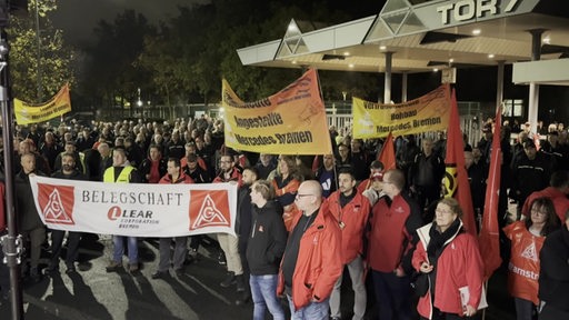 Mitglieder der IG Metall beim Warnstreik