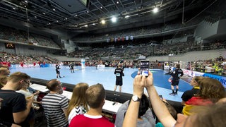 Blick auf das Handballfeld in der Bremer Stadthalle beim EM-Qualifikationsspiel zwischen Deutschland und der Schweiz 2017.