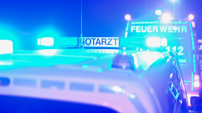 Blaulicht von Notarzt und Feuerwehr (Symbolbild)