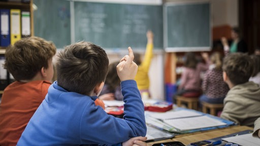 Schulkinder im Klassenzimmer.