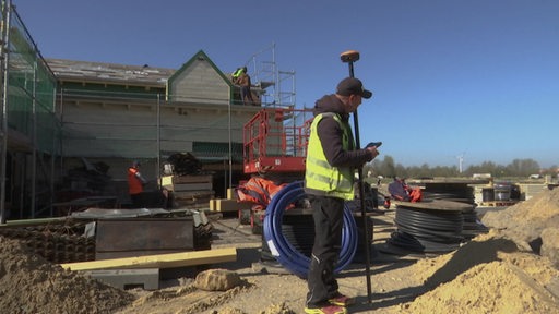 Der Bauleiter Maik Schlichting auf der Baustelle in Karls Erlebnisdorf.