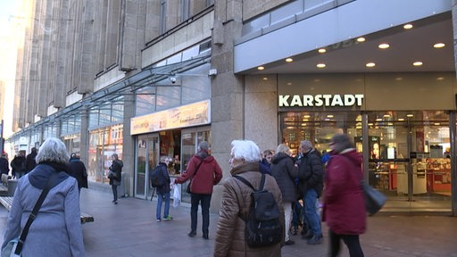 Ein Bild des Karstadt Gebäudes in der Bremer Innenstadt.