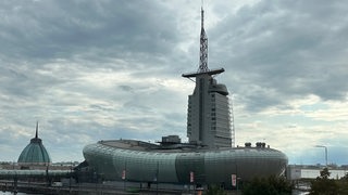 Das Bremerhavener Klimahaus bei Regen.