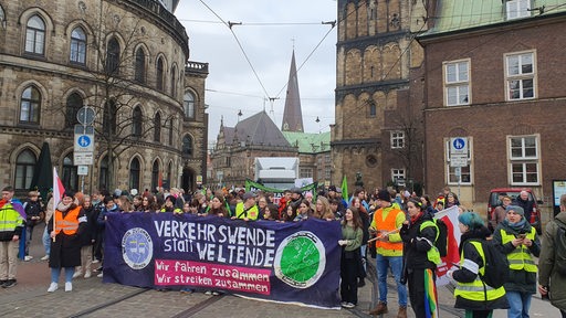 Demonstranten auf dem marktplatz