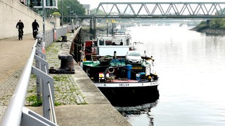 Der havarierte Kohlefrachter "Helga" auf der Weser