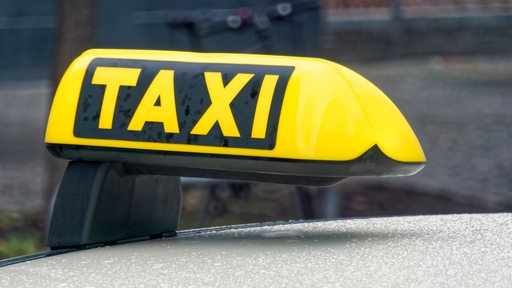 Taxi Schild in Nahaufnahme