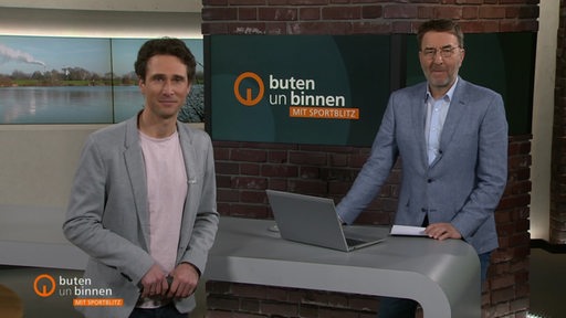 Die Moderatoren János Kereszti und Jan-Dirk Bruns im Studio von buten un binnen