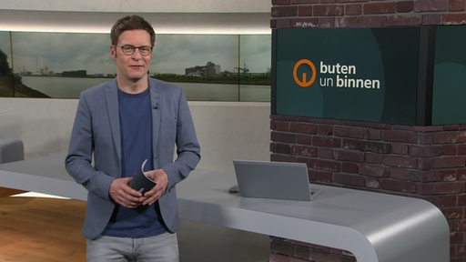 Felix Krömer im Studio von buten un binnen. 