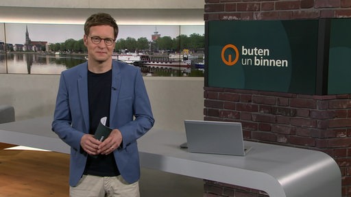 Felix Krömer im Studio von buten un binnen.