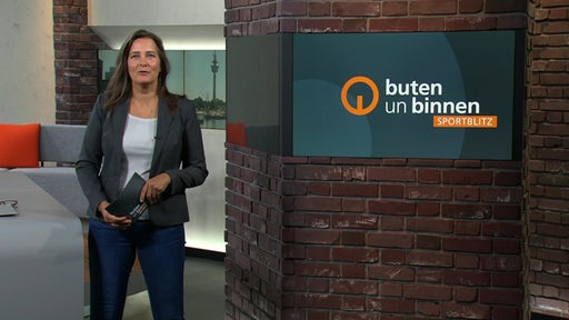 Die Moderatorin Pascale Ciesla im Studio von buten un binnen