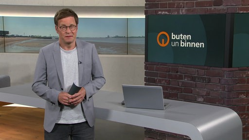 Felix Krömer im Studio von buten un binnen