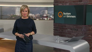 Die Moderatorin Kirsten Rademacher im Studio von buten un binnen.