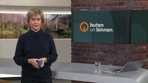 Die Moderatorin Kirsten Rademacher im Studio von buten un binnen