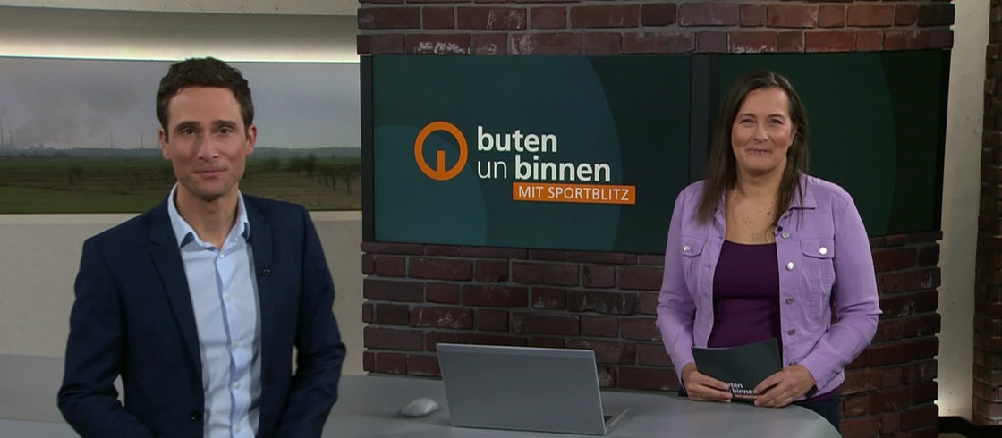 Die Moderatoren János Kereszti und Pascale Ciesla im Studio von buten un binnen