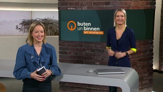 Moderatorinnen Lea Reinhard und Janna Betten im Studio