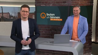 Die Moderatoren Felix Krömer und Stephan Schiffner im Studio von buten un binnen