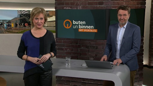 Moderatoren Kirsten Rademacher und Jan-Dirk Bruns im Studio von buten un binnen