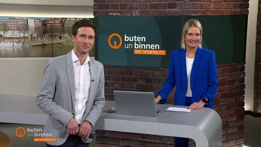 Die Moderatoren Janos Kereszti und Janna Betten im Studio von buten un binnen.