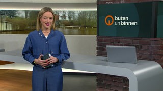 Moderatorin Lea Reinhardt im Studio von buten un binnen